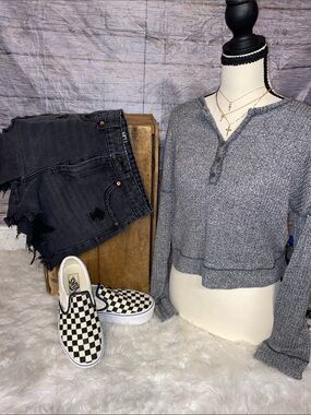 7Day WKND Gray Knit Cropped Long Sleeve Top